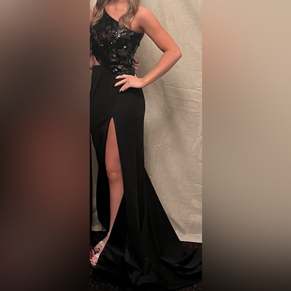 Ava Presley Dresses & Skirts - Black Ava Presley prom dress adult women’s size 2